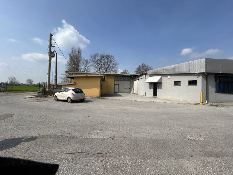 Immagine 2 di Laboratorio in vendita  in Località Tre Ponti 10 a San Paolo