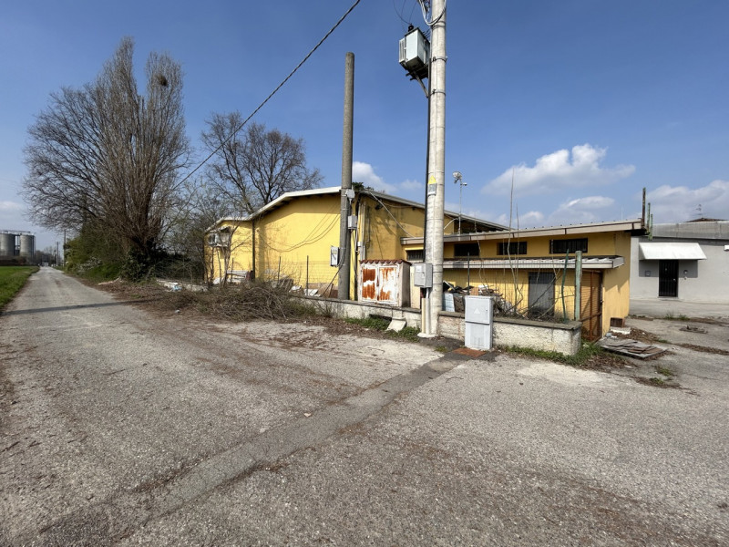 Immagine 3 di Laboratorio in vendita  in Località Tre Ponti 10 a San Paolo