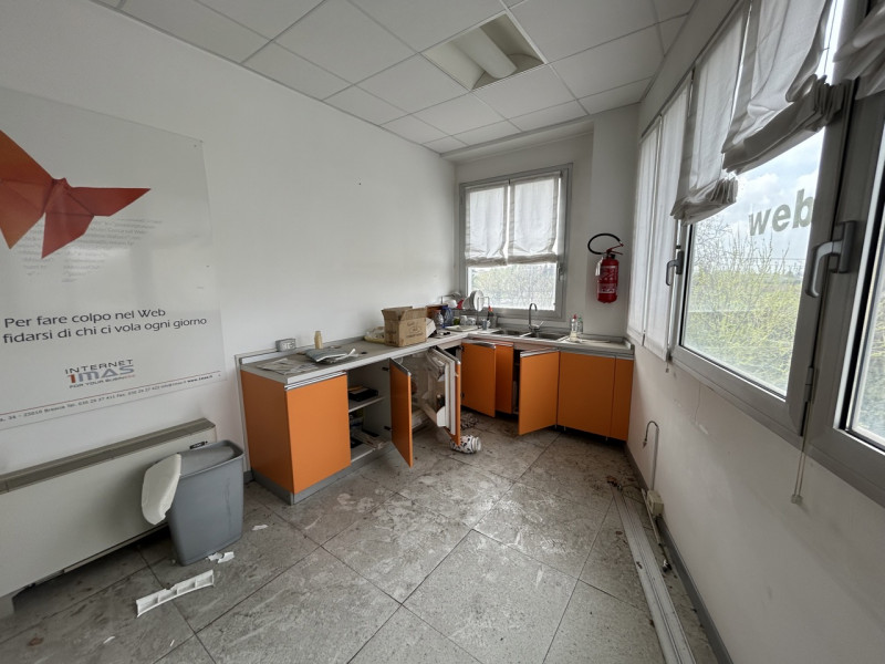 Immagine 8 di Ufficio in vendita  in Viale Sant'Eufemia 34 a Brescia