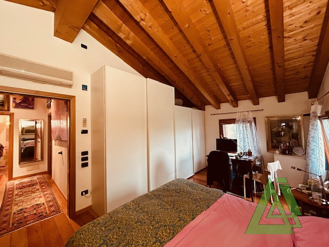 Immagine 13 di Casa indipendente in vendita  a Castelfranco Veneto