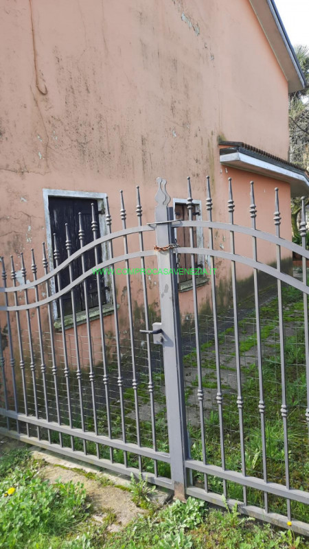 Immagine 2 di Casa indipendente in vendita  in casier a Casier
