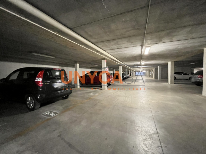 Immagine 2 di Posto auto in vendita  in Viale Venezia a Verona