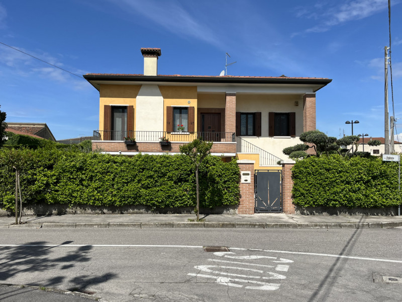 Immagine 5 di Casa indipendente in vendita  in via matteotti a Poiana Maggiore