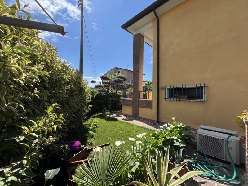 Immagine 6 di Casa indipendente in vendita  in via matteotti a Poiana Maggiore