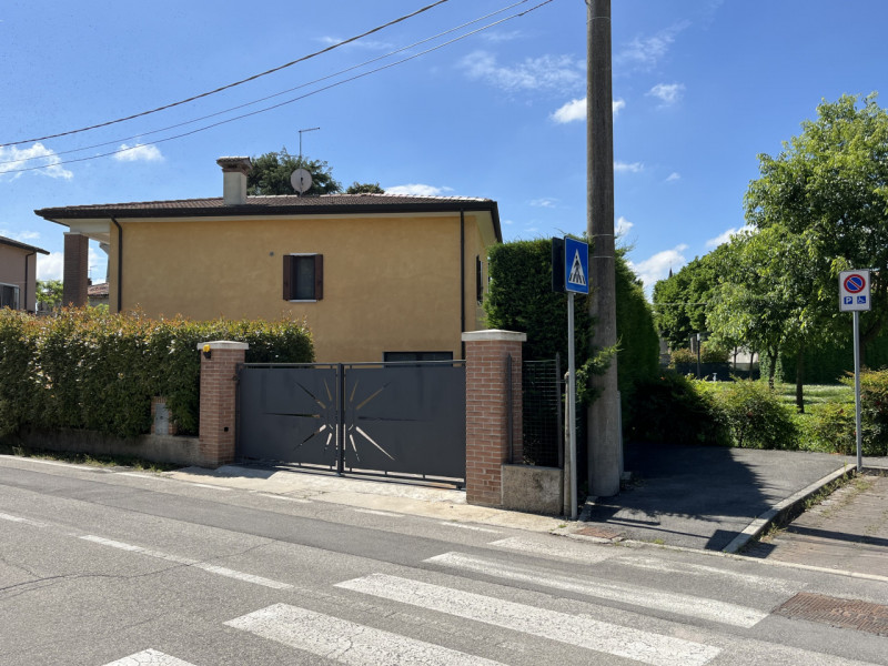 Immagine 61 di Casa indipendente in vendita  in via matteotti a Poiana Maggiore