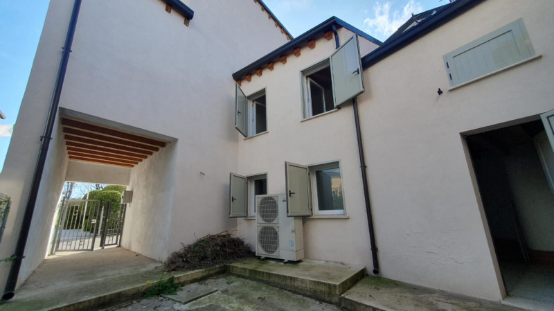 Immagine 30 di Casa bifamiliare in vendita  in VIA CANTONE a Reggiolo