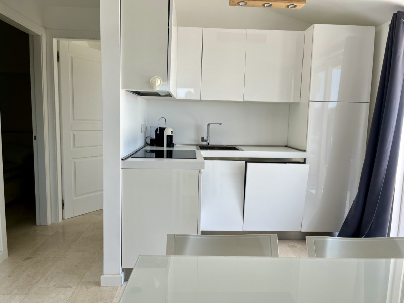 Immagine 6 di Appartamento in vendita  in via dei platani a Olbia