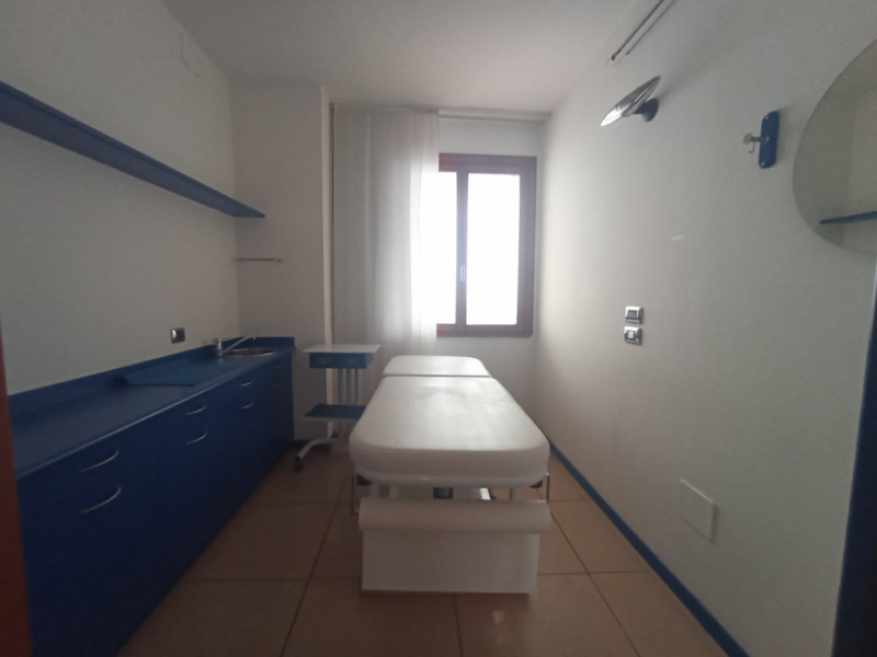 Immagine 5 di Ufficio in vendita  in via Giosuè Carducci a Montegrotto Terme