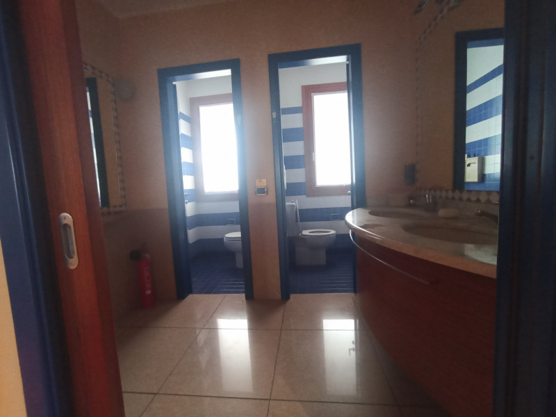 Immagine 8 di Ufficio in vendita  in via Giosuè Carducci a Montegrotto Terme