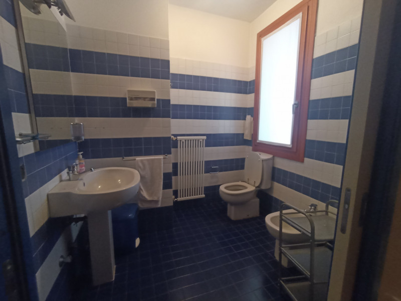 Immagine 11 di Ufficio in vendita  in via Giosuè Carducci a Montegrotto Terme