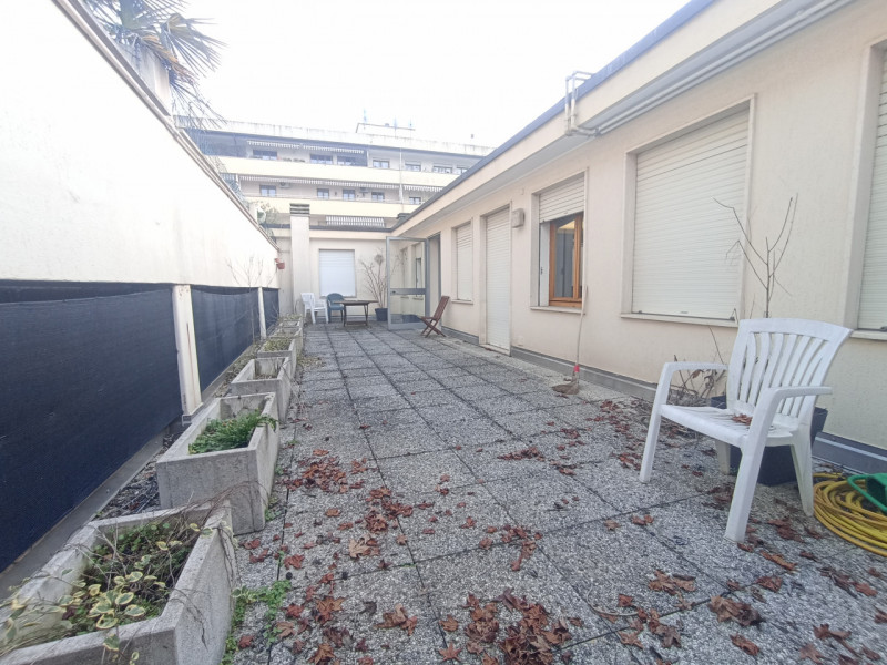 Immagine 15 di Ufficio in vendita  in via Giosuè Carducci a Montegrotto Terme