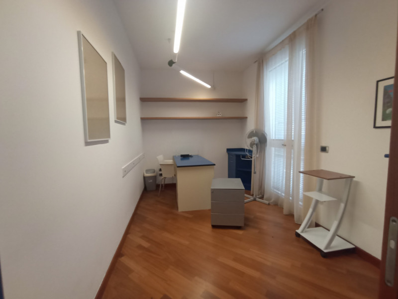 Immagine 17 di Ufficio in vendita  in via Giosuè Carducci a Montegrotto Terme