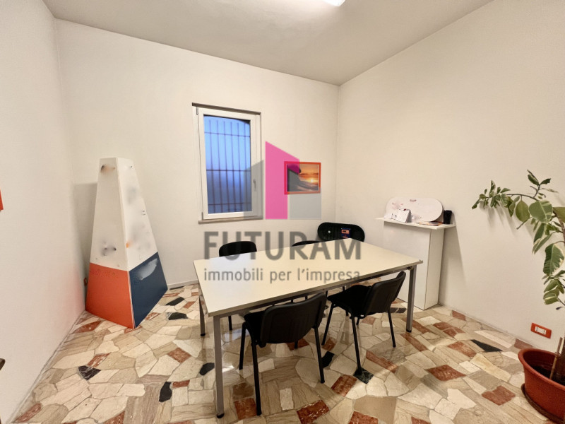 Immagine 17 di Capannone industriale in vendita  in Via Riale,1 a Grumolo Delle Abbadesse