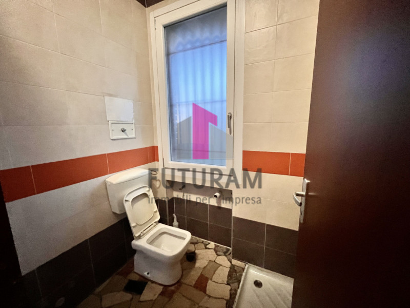 Immagine 28 di Capannone industriale in vendita  in Via Riale,1 a Grumolo Delle Abbadesse