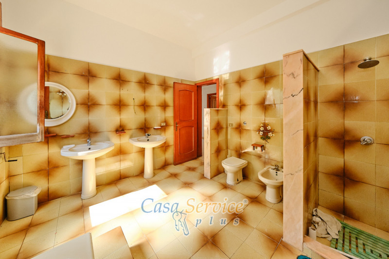 Immagine 40 di Villa in vendita  in Via Savona a Matino