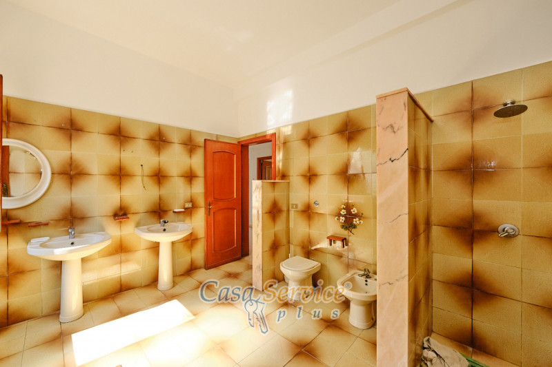 Immagine 41 di Villa in vendita  in Via Savona a Matino