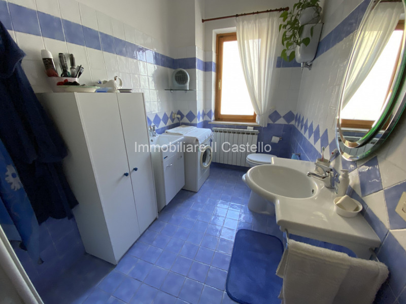 Immagine 18 di Appartamento in vendita  in Via T.C. Fioretti a Castiglione Del Lago