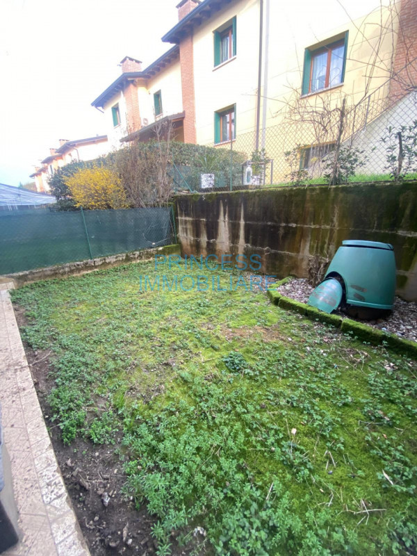 Immagine 14 di Villetta a schiera in vendita  a Torrebelvicino