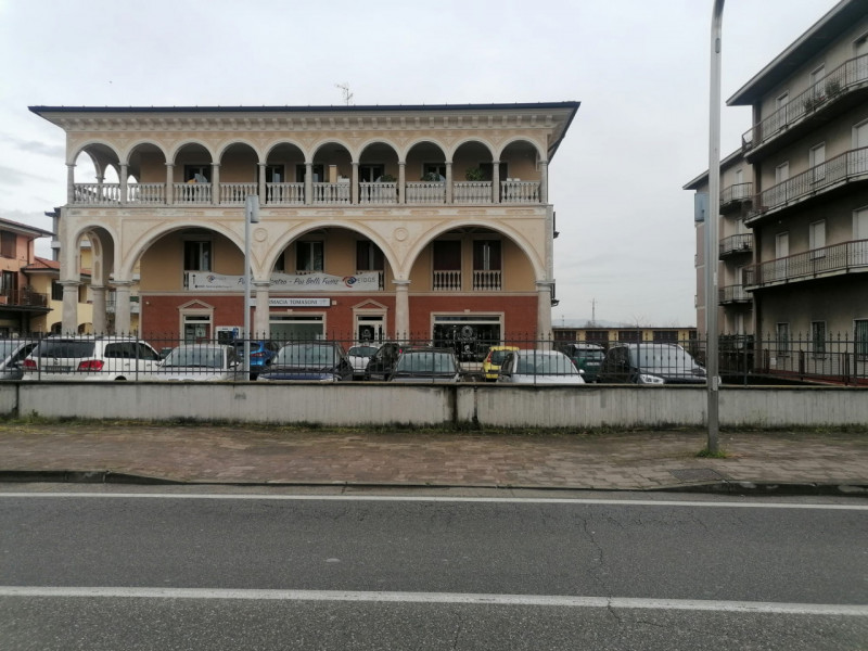 Immagine 3 di Negozio in vendita  in via cesare battisti 94 a Rovato