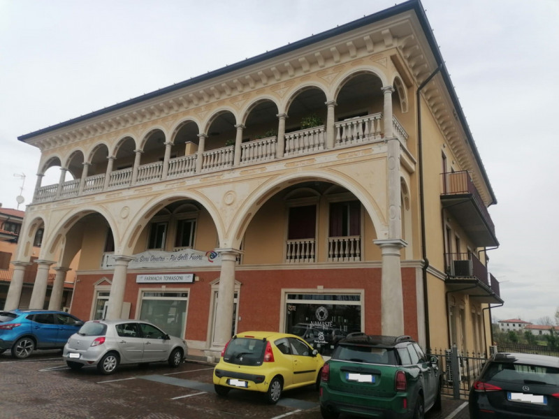 Immagine 4 di Negozio in vendita  in via cesare battisti 94 a Rovato