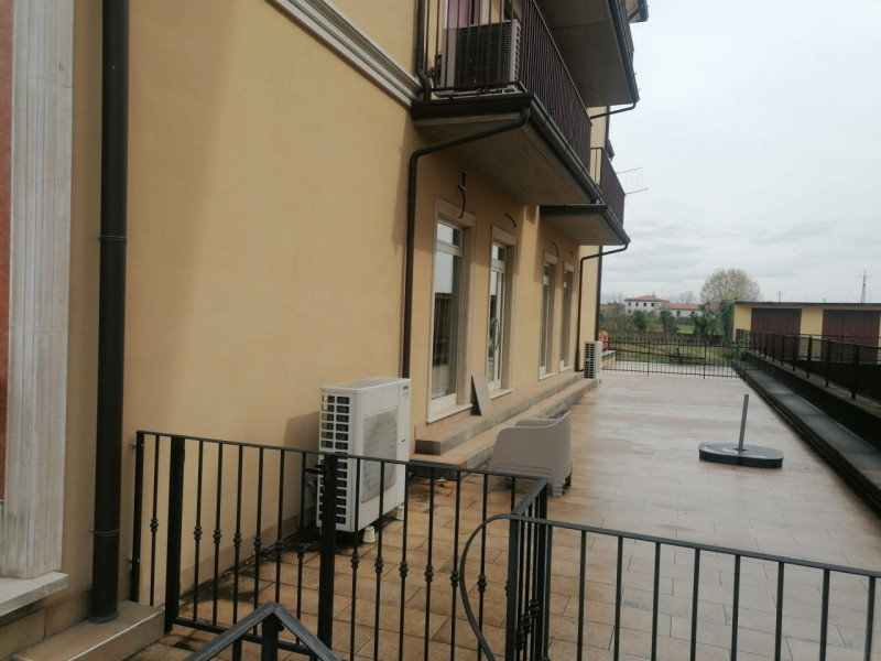 Immagine 5 di Negozio in vendita  in via cesare battisti 94 a Rovato