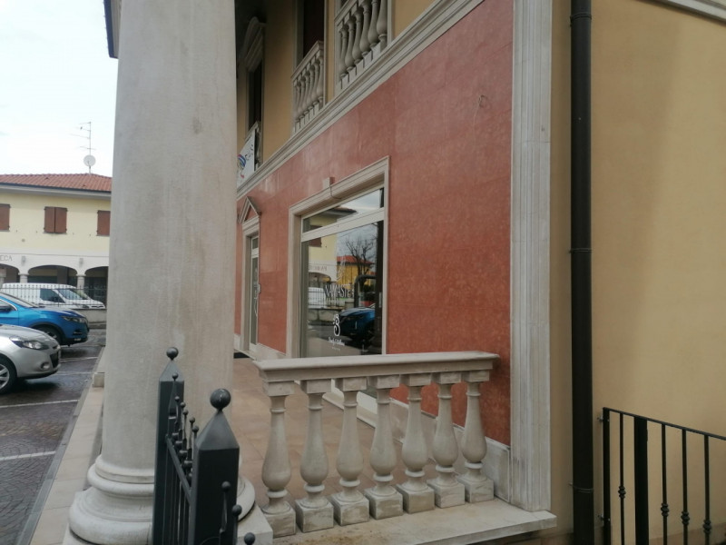 Immagine 6 di Negozio in vendita  in via cesare battisti 94 a Rovato