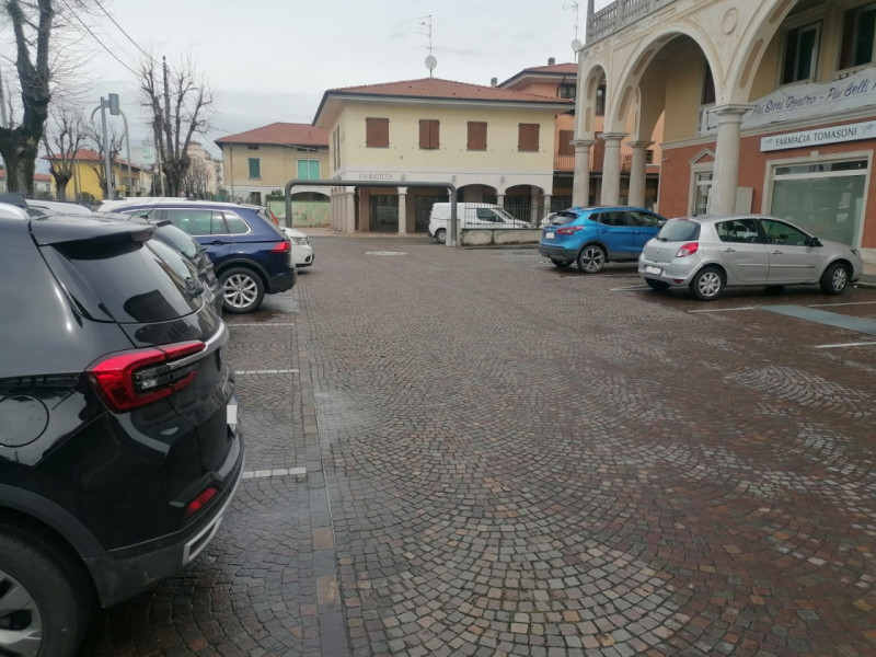 Immagine 7 di Negozio in vendita  in via cesare battisti 94 a Rovato