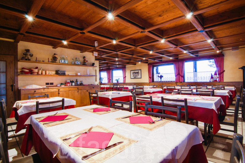 Immagine 2 di Attività commerciale in vendita  in veronza a Ville Di Fiemme