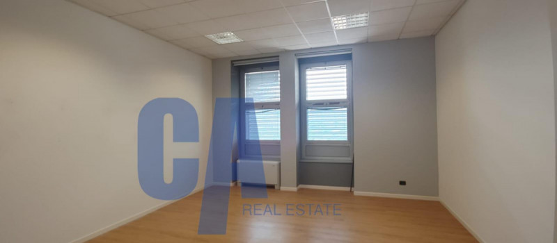 Immagine 11 di Ufficio in affitto  in VIA GROSIO a Milano