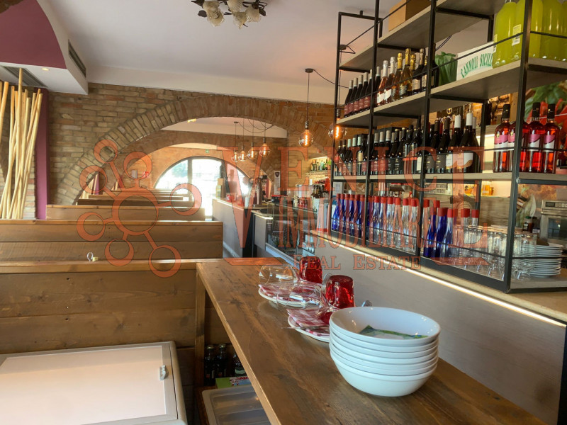 Immagine 5 di Attività commerciale in vendita  a Mira