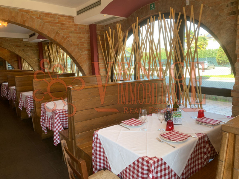 Immagine 7 di Attività commerciale in vendita  a Mira