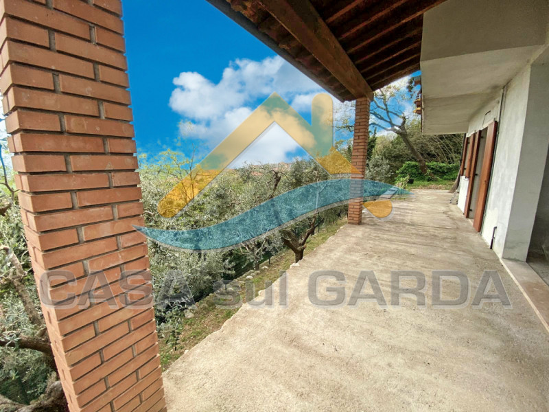 Immagine 3 di Villa in vendita  in Via Roma a Cavaion Veronese