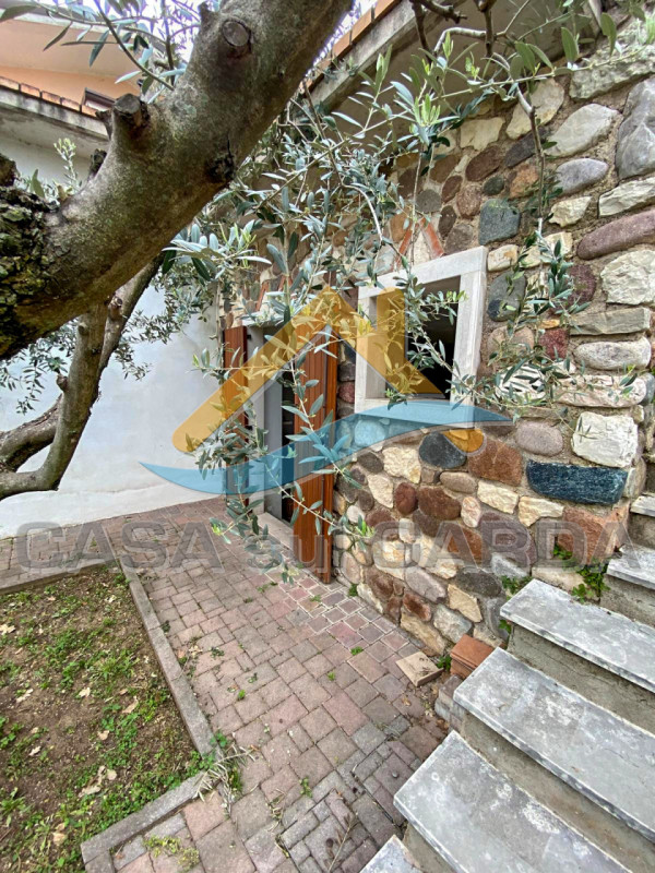 Immagine 5 di Villa in vendita  in Via Roma a Cavaion Veronese