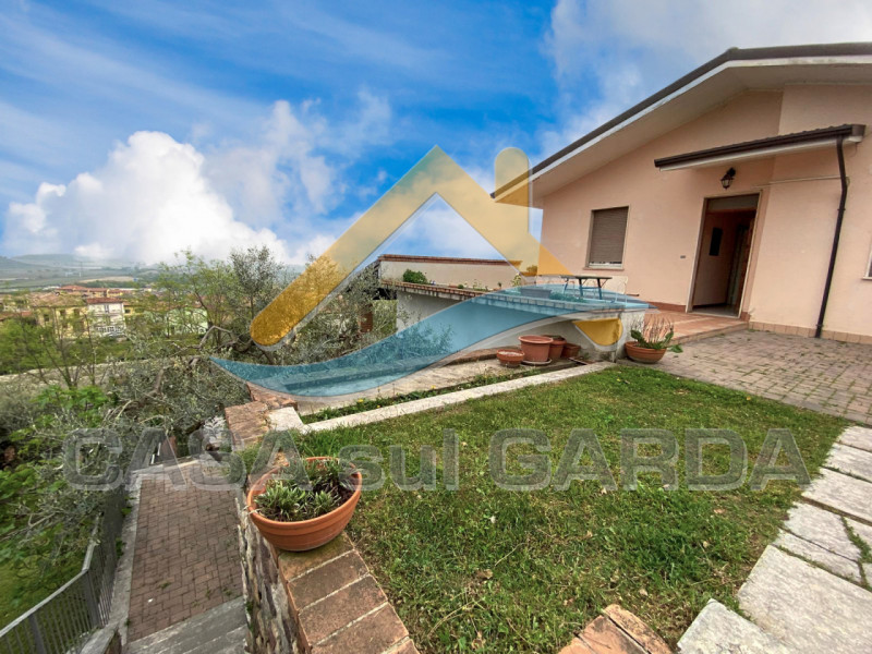 Immagine 6 di Villa in vendita  in Via Roma a Cavaion Veronese