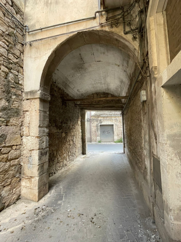 Immagine 2 di Casa indipendente in vendita  in Via Tirella a Modica