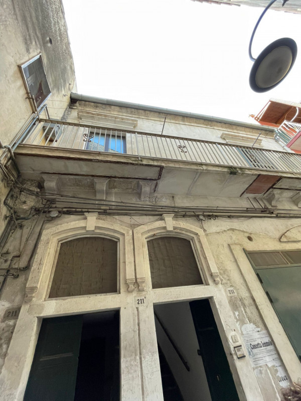 Immagine 3 di Casa indipendente in vendita  in Via Tirella a Modica