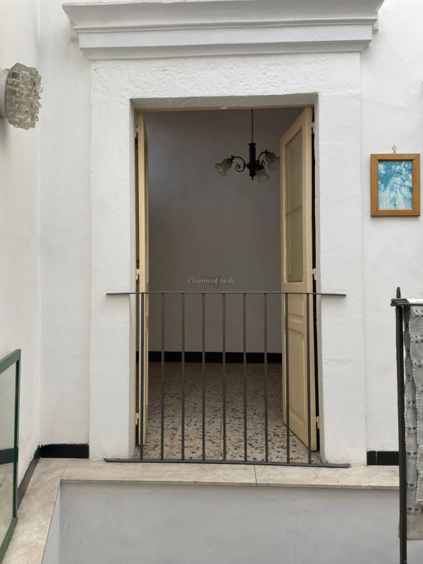 Immagine 4 di Casa indipendente in vendita  in Via Tirella a Modica