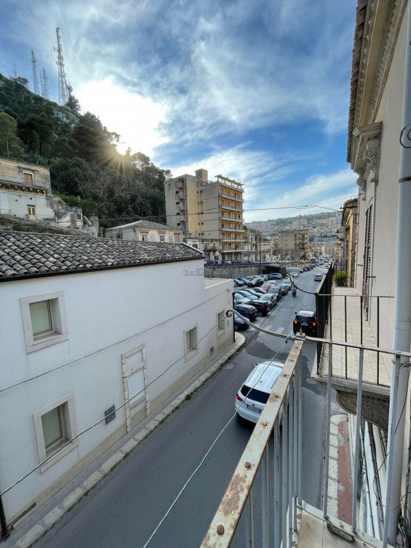 Immagine 5 di Casa indipendente in vendita  in Via Tirella a Modica