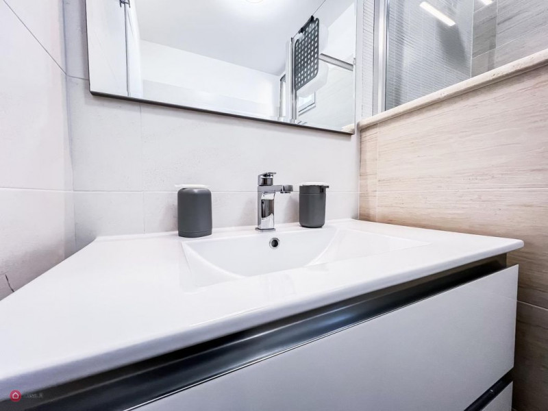 Immagine 11 di Appartamento in vendita  in via san simplicio a Olbia