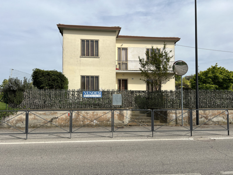 Immagine 2 di Casa indipendente in vendita  a Pozzonovo