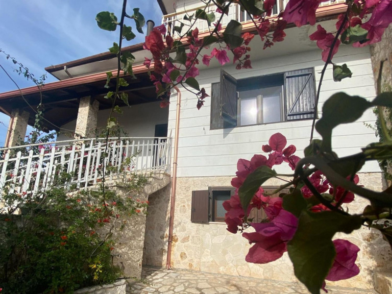 Immagine 2 di Posto auto in vendita  in Riviera Giacomo Matteotti, N. 281 a Badia Polesine