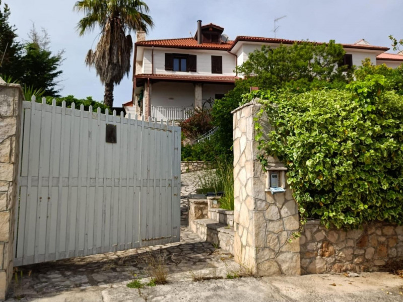 Immagine 5 di Posto auto in vendita  in Riviera Giacomo Matteotti, N. 281 a Badia Polesine