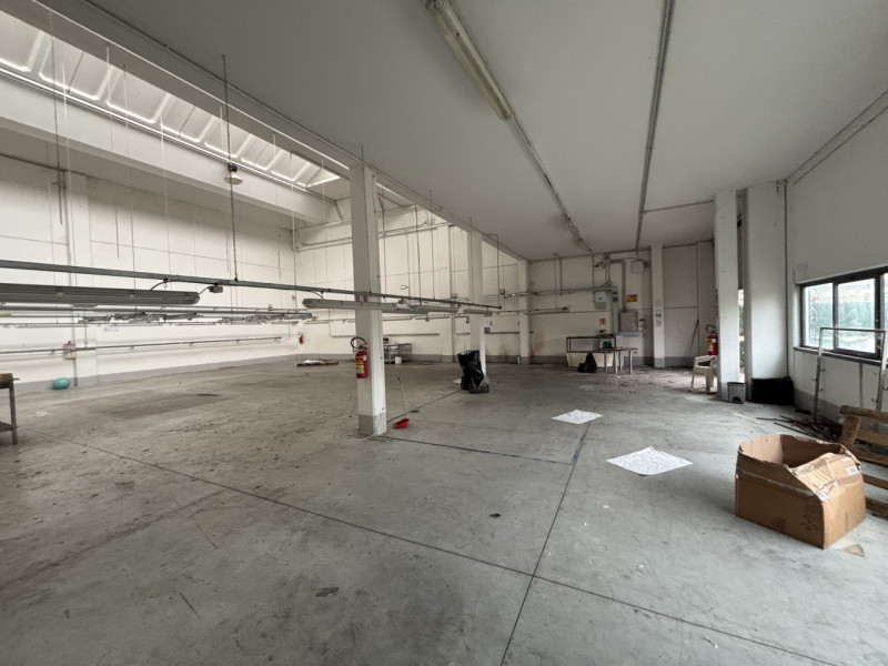 Immagine 20 di Capannone industriale in affitto  in VIA PISTELLI a Signa