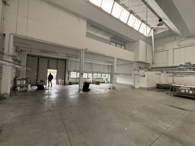 Immagine 30 di Capannone industriale in affitto  in VIA PISTELLI a Signa