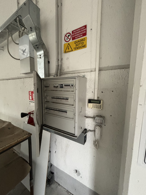 Immagine 33 di Capannone industriale in affitto  in VIA PISTELLI a Signa