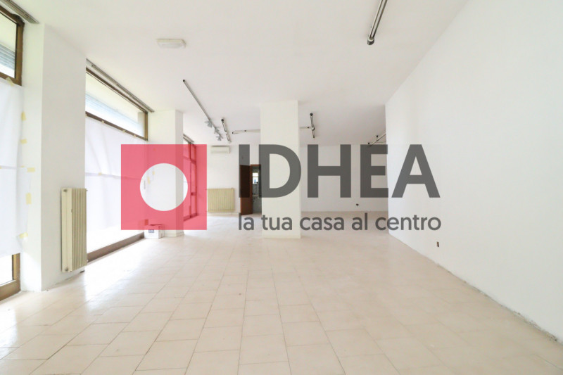 Immagine 2 di Negozio in affitto  in VIA CASTELLO D'AMORE a Treviso