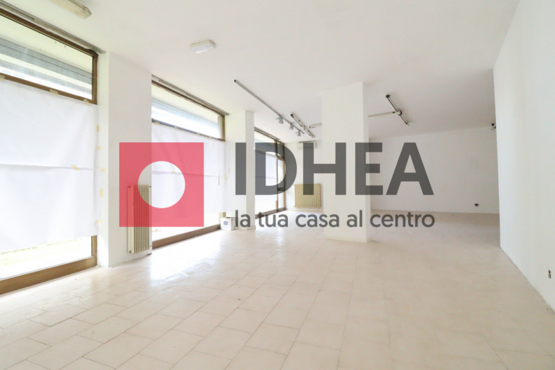 Immagine 3 di Negozio in affitto  in VIA CASTELLO D'AMORE a Treviso