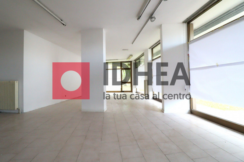 Immagine 5 di Negozio in affitto  in VIA CASTELLO D'AMORE a Treviso