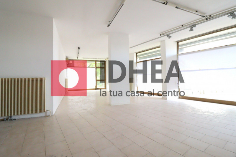 Immagine 8 di Negozio in affitto  in VIA CASTELLO D'AMORE a Treviso