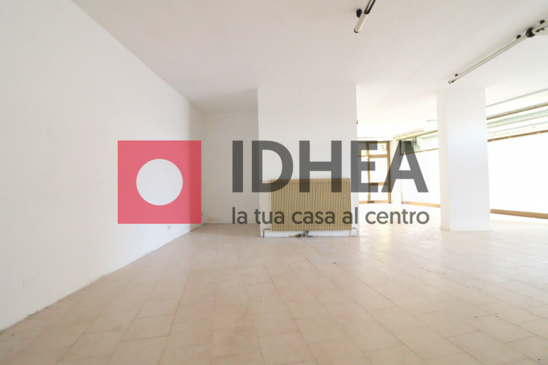 Immagine 9 di Negozio in affitto  in VIA CASTELLO D'AMORE a Treviso